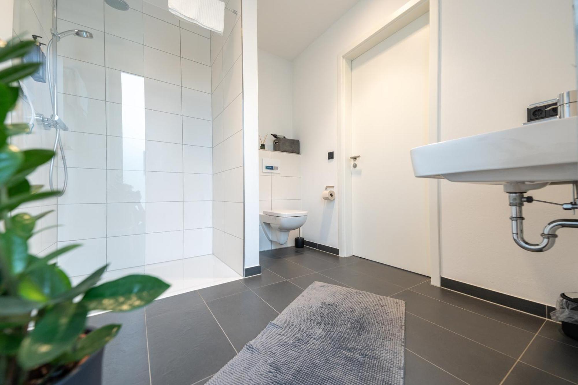 Zentral - Fuer 6 - 2X Frei Parken - Terrasse Apartment Giessen Exterior photo